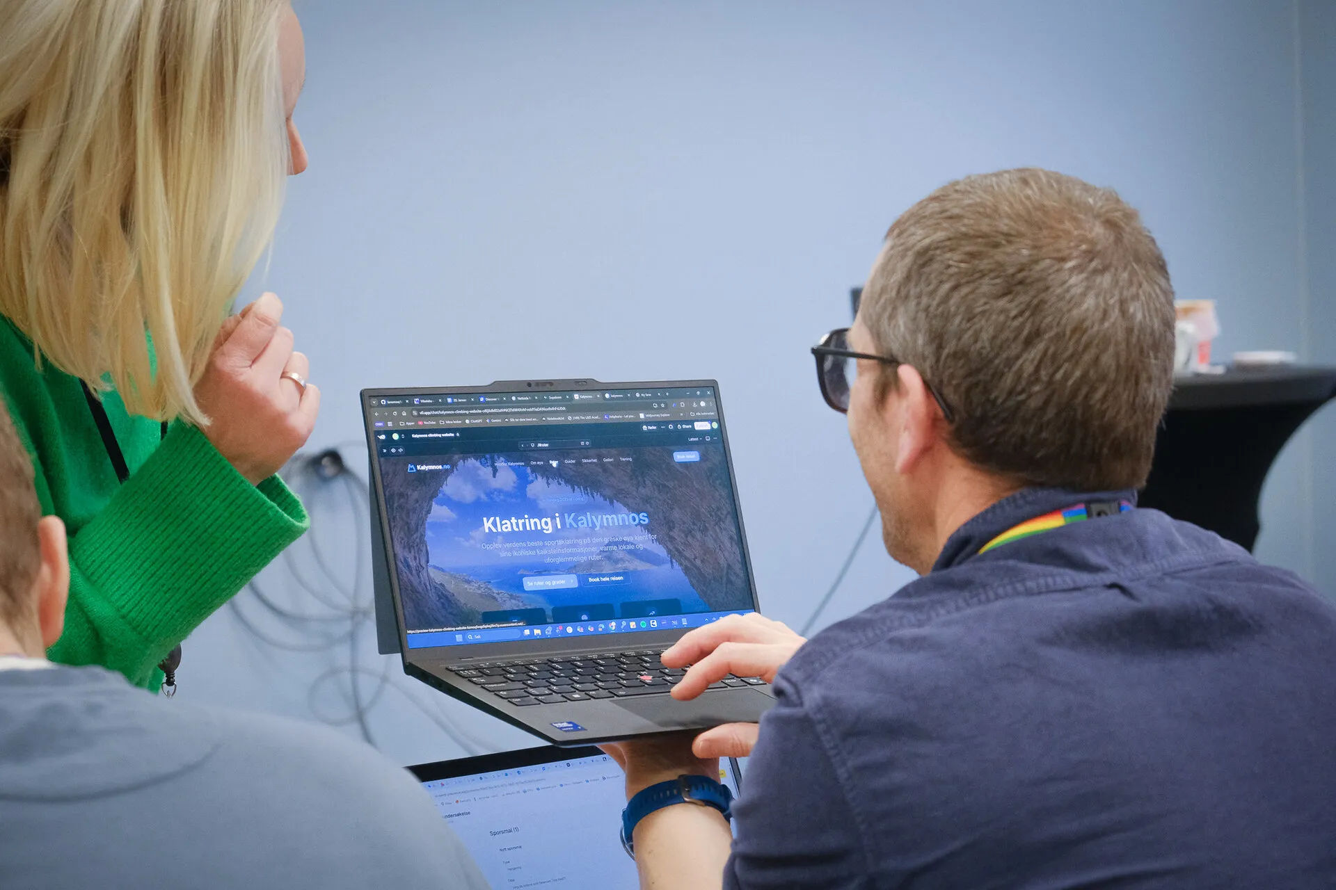 Deltakere jobber sammen på et Vibelabs-kurs.